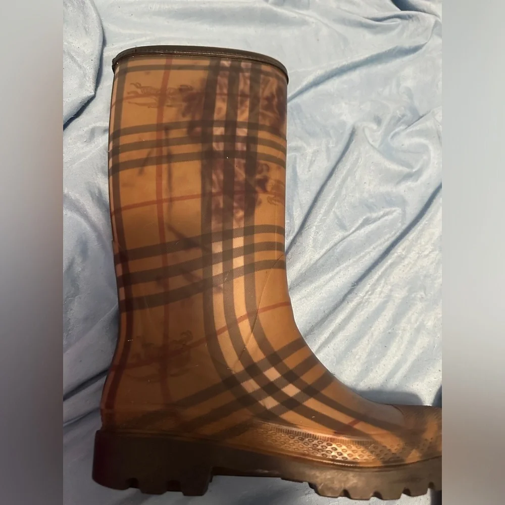 Burberry nova check rain boots size 37 (61/2) - Picture 5 of 6